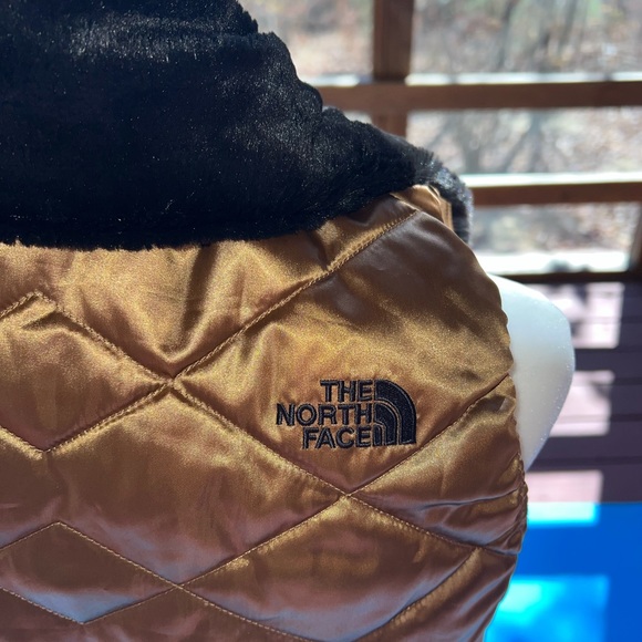 The North Face Curry Gold Black Reversible Vest SZ M - Picture 2 of 8